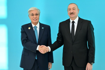 Фотография к новости: Токаев прибыл в Конгресс-центр Габалы