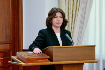 Фотография к новости: Новый министр просвещения приняла присягу