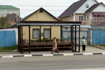 Фотография к новости: "Тёплые" но проблемные: костанайцы жалуются на остановки, где ночуют бездомные