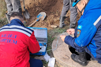 Фотография к новости: В Аксу спасатели вытащили мужчину из-под завалов