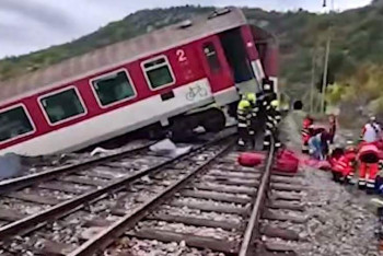 Фотография к новости: При столкновении поездов на востоке Словакии пострадали около 100 человек