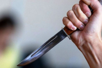 Фотография к новости: В Атырау женщина ранила ножом участкового, приехавшего на шумную вечеринку