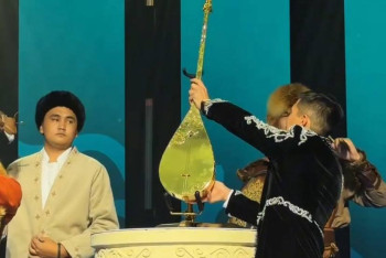 Фотография к новости: Лучших айтыскеров страны наградили в Астане