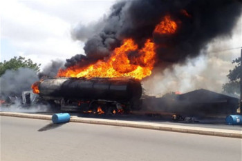 Фотография к новости: В Нигерии взорвался бензовоз: погибли как минимум 31 человек