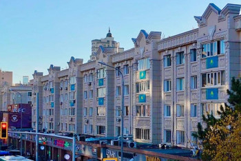 Фотография к новости: Астанчане вывесили тысячу флагов в честь Дня Республики