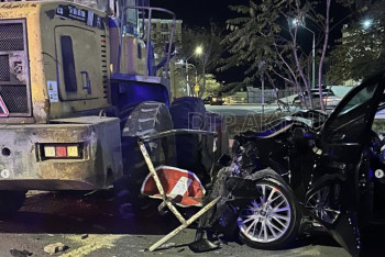 Фотография к новости: В Актау погиб полицейский: его машина врезалась в погрузчик