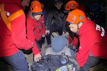 Фотография к новости: В горах Алматы спасли мужчину, которому стало плохо во время спуска с Кокжайлау