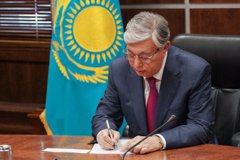 Фотография к новости: "Грязные деньги" под прицелом: Токаев подписал закон о создании международного центра