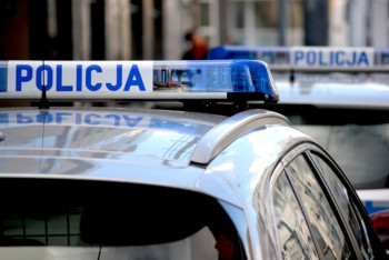 Фотография к новости: В Польше неизвестные обстреляли здание школы