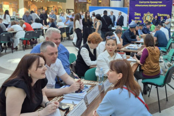 Фотография к новости: Народный юрист: тысячи казахстанцев получат бесплатную правовую помощь