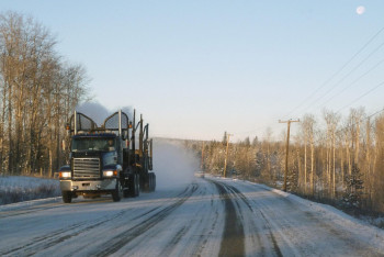 Фотография к новости: Зима ударила по трассе: перевал под Усть-Каменогорском закрыли для фур