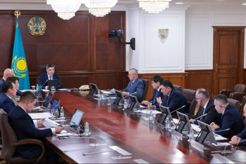 Фотография к новости: Бектенов поручил акимам восьми регионов ускорить приватизацию футбольных клубов