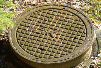 Фотография к новости: В Талдыкоргане спасатели МЧС вытащили мужчину из 14-метрового колодца