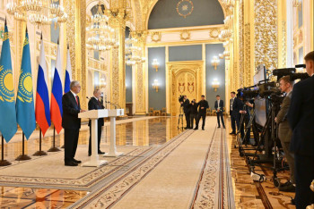 Фотография к новости: Между Востоком и Западом: как мировая пресса оценила визит Токаева в Москву