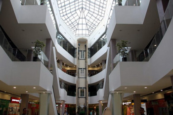 Фотография к новости: В Казахстан усилят охрану торгово-развлекательных центров