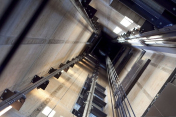 Фотография к новости: Падение лифта в Астане: один человек погиб, двое в больнице