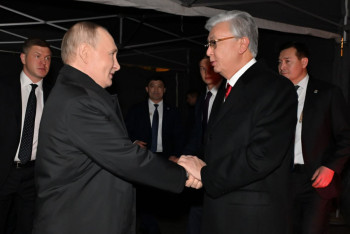 Фотография к новости: Президенты Казахстана и России тепло попрощались