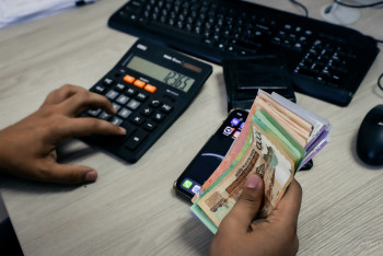 Фотография к новости: Тысячи казахстанцев месяцами без зарплаты: проверка выявила нарушения на 394 предприятиях