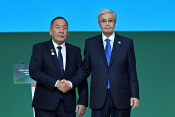 Фотография к новости: Труд героев поля признан: Токаев вручил награды 30 представителям агросектора