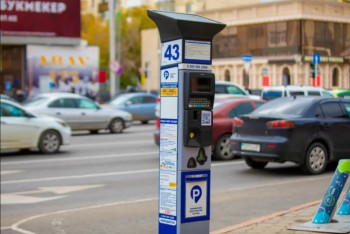 Фотография к новости: "Платим за парковку у собственных домов": депутат требует реформы скандальной системы