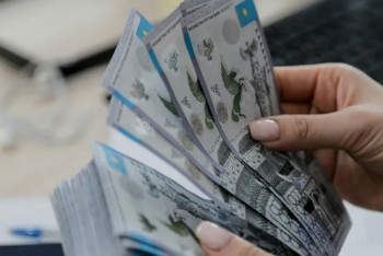 Фотография к новости: От чего зависит размер минимальной зарплаты, рассказали в Сенате