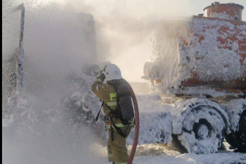 Фотография к новости: Кызылординские спасатели предотвратили взрыв нефтевоза