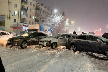 Фотография к новости: Столкновение с грузовиком унесло три жизни на трассе в ВКО