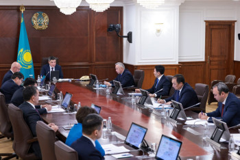 Фотография к новости: Бектенов поручил взять на особый контроль строительство контейнерного хаба в Актау