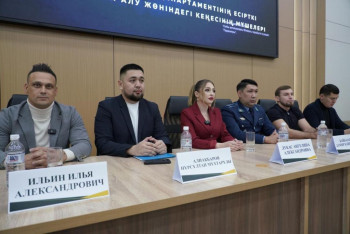 Фотография к новости: Астана против наркотиков: студенты встретились с чемпионами и полицейскими