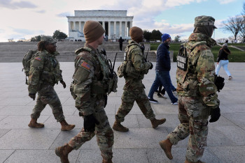 Фотография к новости: США приостановили выдачу убежища и виз после стрельбы у Белого дома