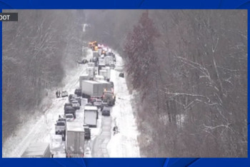 Фотография к новости: Около 45 автомобилей столкнулись на трассе в Индиане из-за снегопада