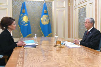 Фотография к новости: Президент обсудил с Аидой Балаевой развитие культуры, информации и социальной политики