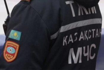 Фотография к новости: Спасатели эвакуировали 53 человека на трассе в Актюбинской области