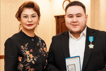 Фотография к новости: Иманбека наградили орденом "Құрмет"