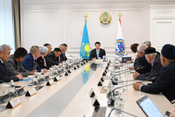 Фотография к новости: Аким Алматы встретился с участниками декабрьских событий 1986 года