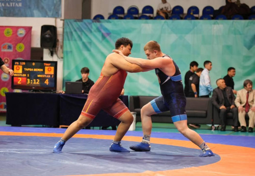 Фотография к новости: Региональный турнир по борьбе проходит в Восточном Казахстане