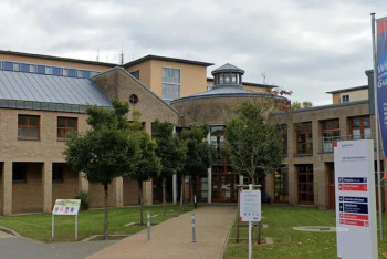 Фотография к новости: В Германии 14-летнюю исламистку временно изолируют в охраняемом контейнере