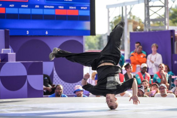 Фотография к новости: Казахстанский брейк-дансер выиграл у американца и стал чемпионом мира в Дубае