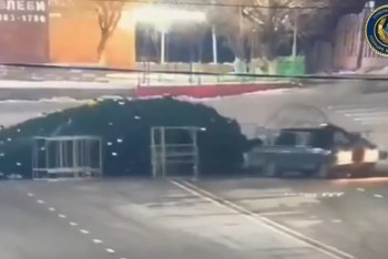 Фотография к новости: Авто протаранило главную новогоднюю ёлку в Туркестанской области