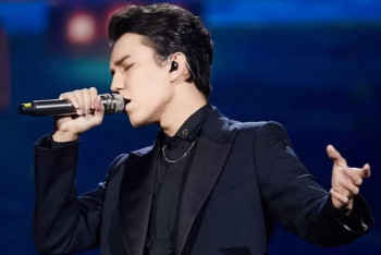 Фотография к новости: Димаш стал победителем европейского хит-парада 2025 года