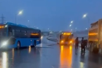 Фотография к новости: Гололёд парализовал трассу Караганда – Астана