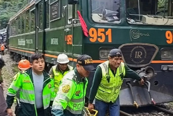 Фотография к новости: Два поезда столкнулись в Перу, погиб машинист