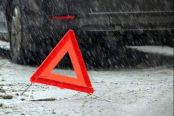 Фотография к новости: Из-за гололёда автобус устроил цепное ДТП в центре Астаны