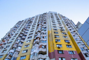 Фотография к новости: В "резиновой" квартире Алматы было зарегистрировано больше 100 человек