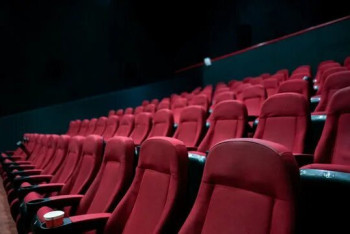 Фотография к новости: Кинотеатры забирают до половины кассы с фильмов на госбюджете — Бейсенбаев требует вмешательства