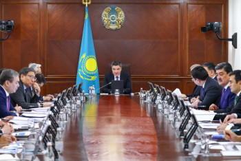 Фотография к новости: Бектенов подключает мировые деньги к реформам Казахстана