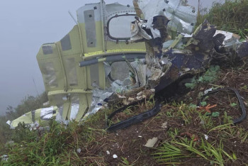 Фотография к новости: В Индонезии самолёт потерпел крушение: обнаружены обломки самолета и тело