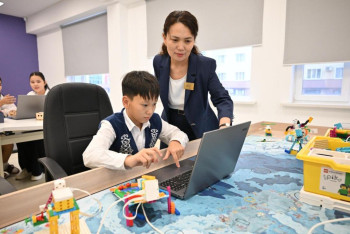 Фотография к новости: ИИ вместо дежурного: в школах Астаны безопасность учеников контролируют "умные" камеры