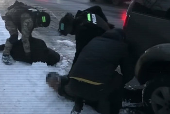 Фотография к новости: Преступная группа заставляла казахстанцев брать автокредиты и продавала машины за рубеж