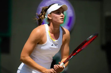 Фотография к новости: Рыбакина вышла в 4-й круг Australian Open, уверенно обыграв Валентову